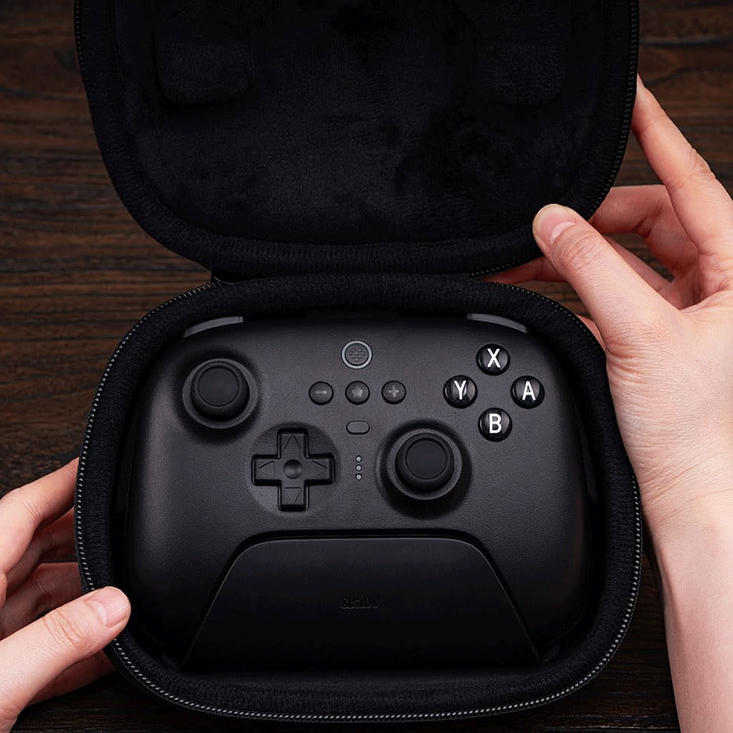 8BitDo Classic Controller Travel Case for 8BitDo Ultimate Controller & Charging Dock
