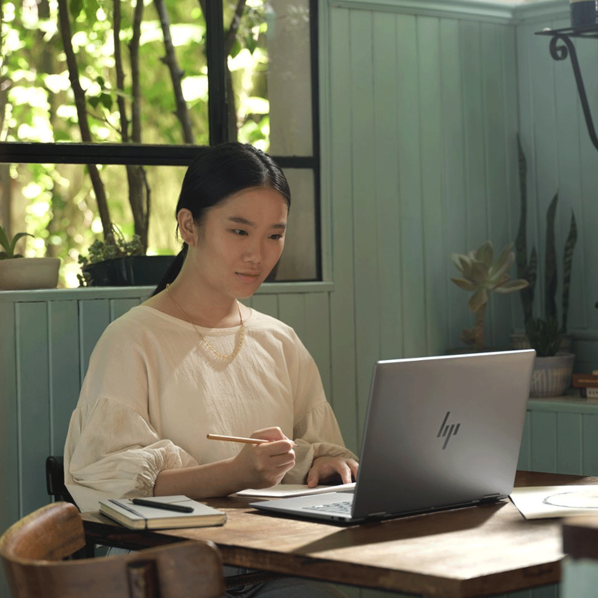 HP Envy 2n1 14" WUXGA Touch-Screen AMD Ryzen 7-8000 16GB/1TB SSD 14-fa0023dx Glacier Silver