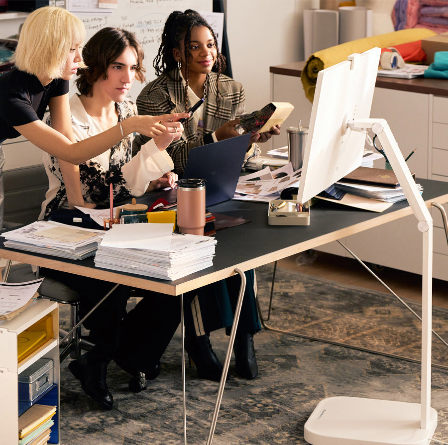 LG 32U889SA-W 31.5" 4K UHD (3840x2160) 60Hz 5ms GTG IPS Smart Monitor Swing