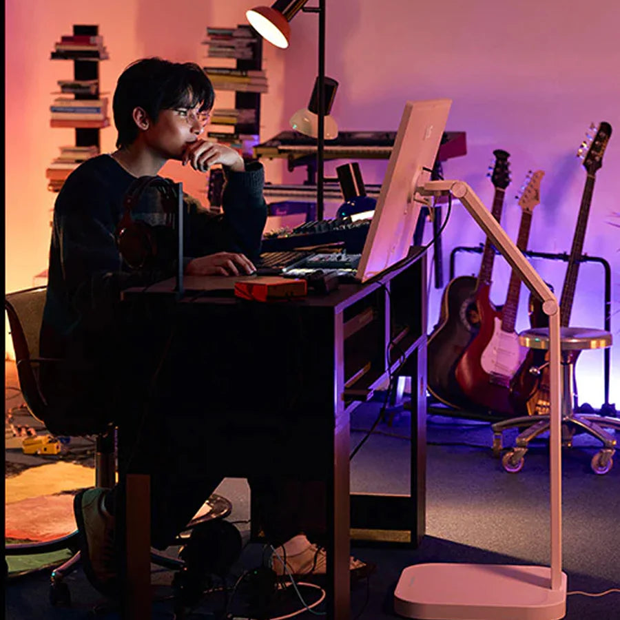 LG 32U889SA-W 31.5" 4K UHD (3840x2160) 60Hz 5ms GTG IPS Smart Monitor Swing